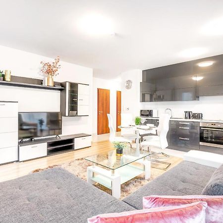 Modern Apartment With Free Garage And Balcony In The Downtown บูดาเปสต์ ภายนอก รูปภาพ
