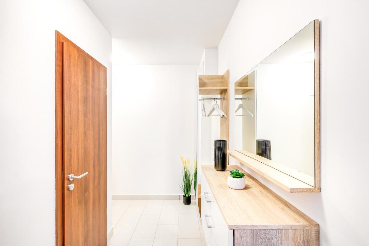 Modern Apartment With Free Garage And Balcony In The Downtown บูดาเปสต์ ภายนอก รูปภาพ