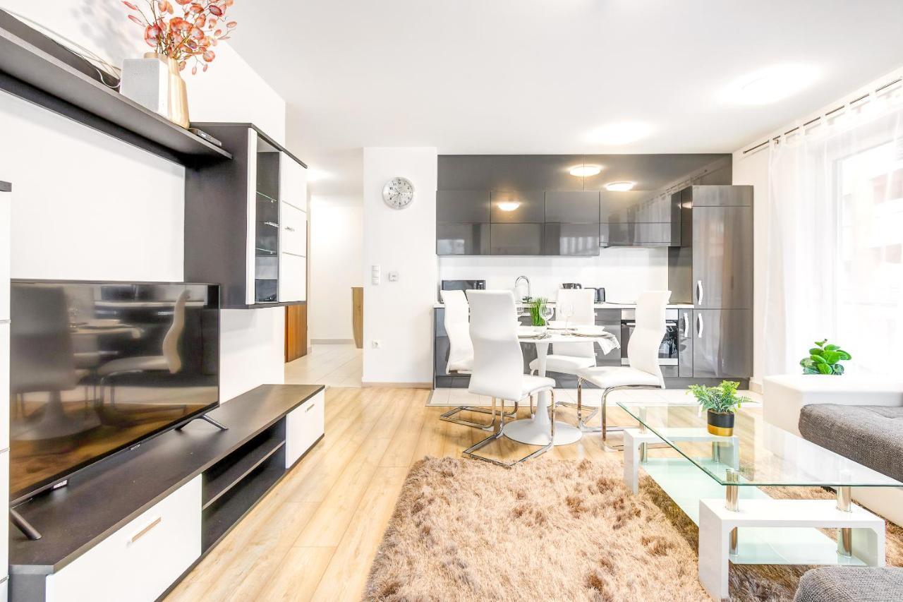 Modern Apartment With Free Garage And Balcony In The Downtown บูดาเปสต์ ภายนอก รูปภาพ