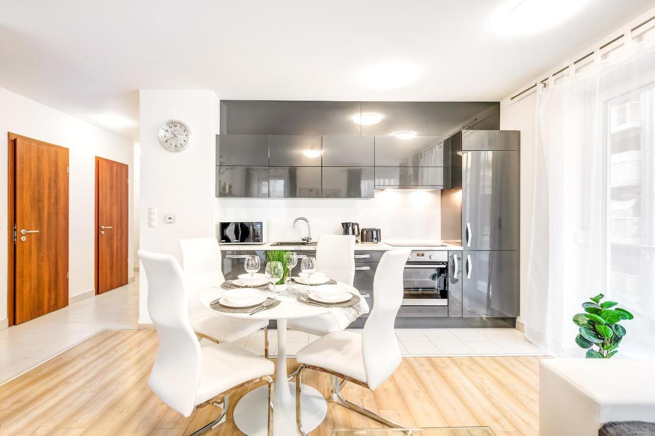Modern Apartment With Free Garage And Balcony In The Downtown บูดาเปสต์ ภายนอก รูปภาพ