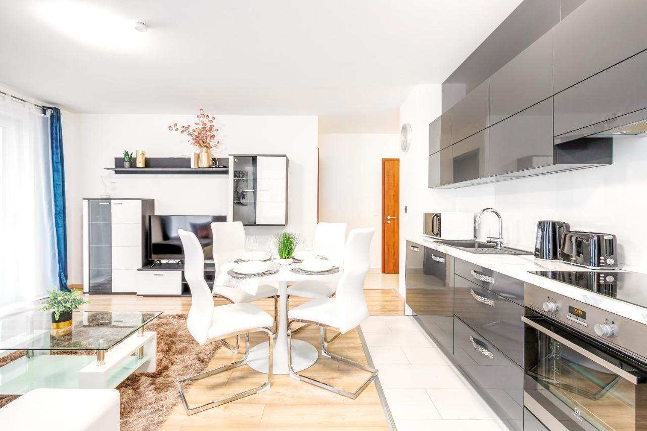 Modern Apartment With Free Garage And Balcony In The Downtown บูดาเปสต์ ภายนอก รูปภาพ