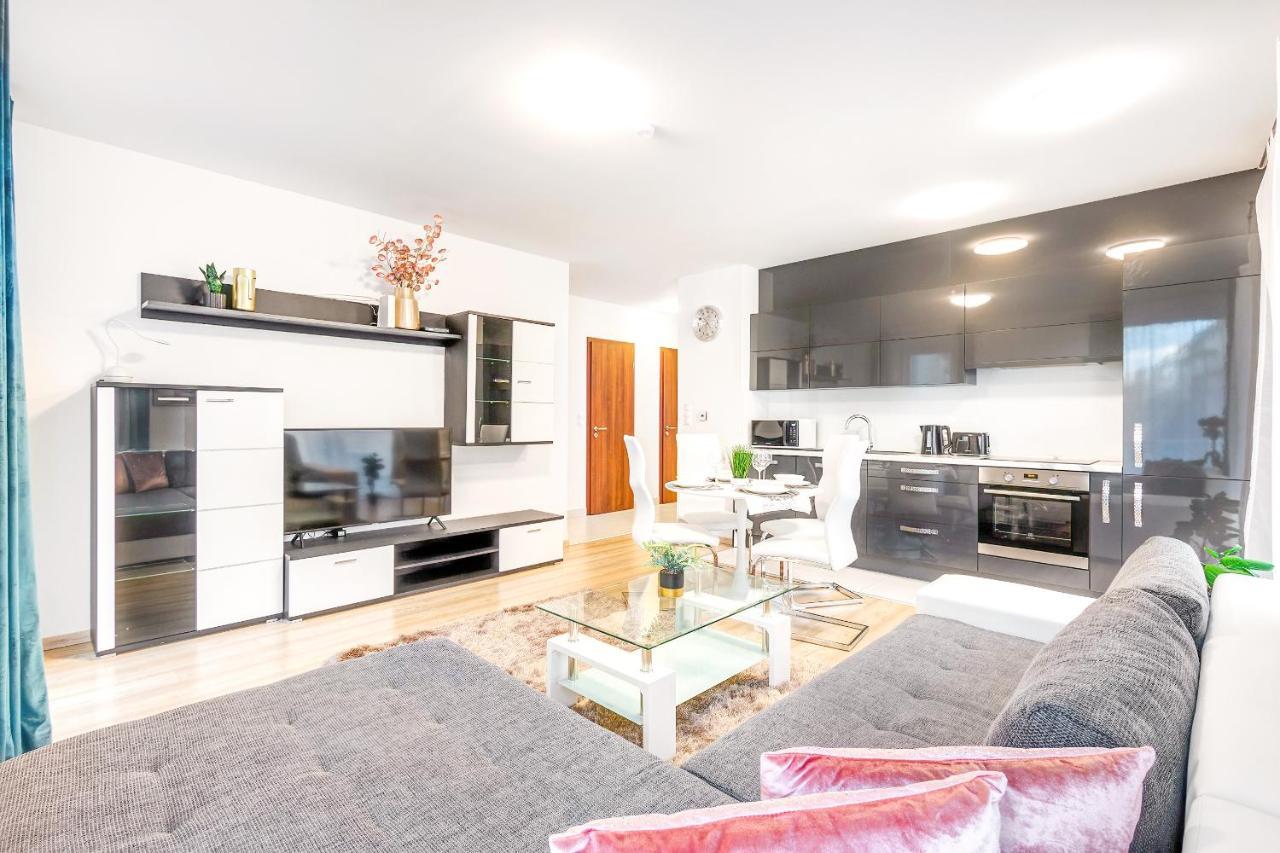 Modern Apartment With Free Garage And Balcony In The Downtown บูดาเปสต์ ภายนอก รูปภาพ